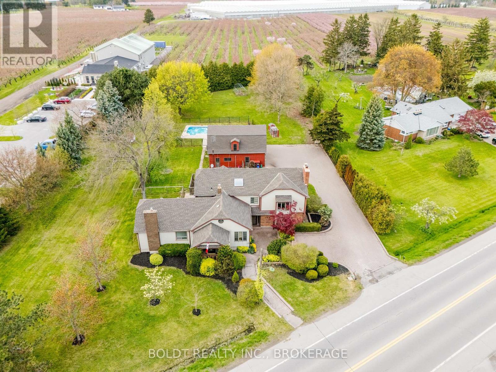Property at 468 LAKESHORE ROAD image 2