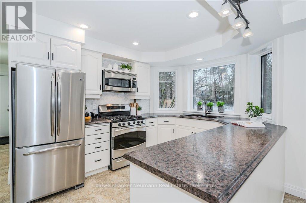28 Valleyridge Trail, Guelph, Ontario  N1G 4B3 - Photo 15 - X12131840