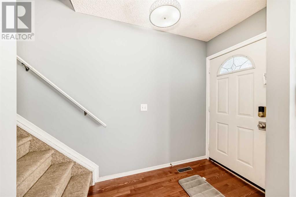 Property at 336 Los Alamos Place NE image 3
