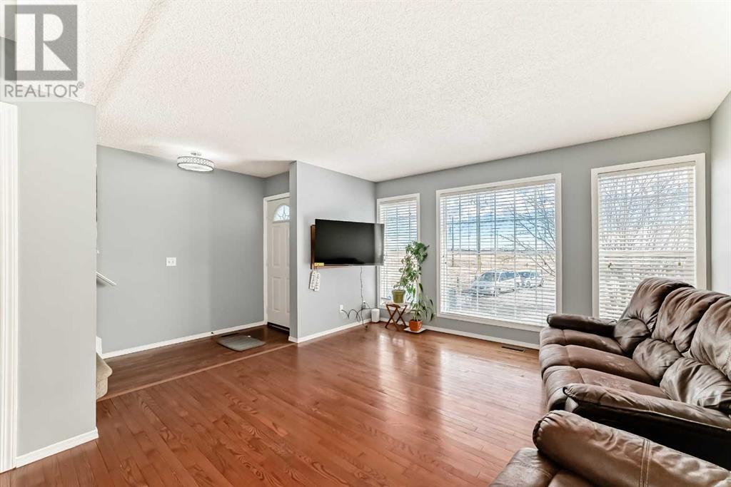 Property at 336 Los Alamos Place NE image 5