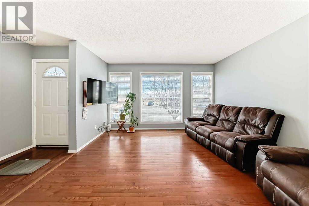 Property at 336 Los Alamos Place NE image 4