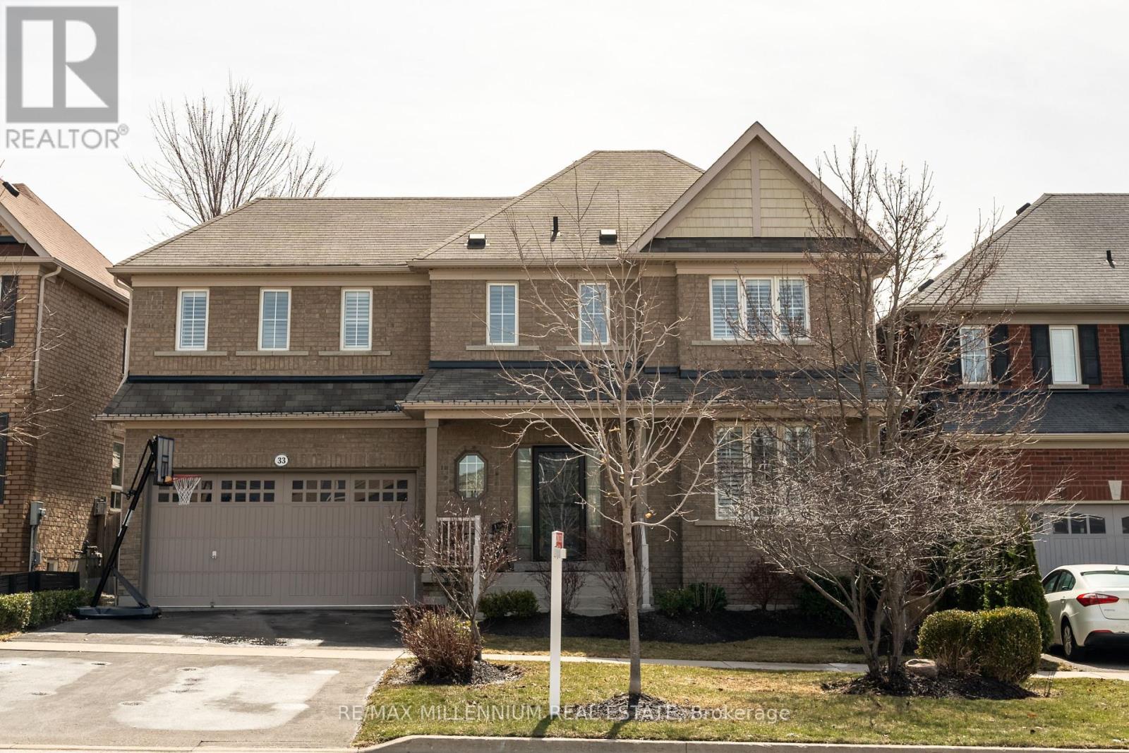 Property at 33 BRITANNIA AVENUE E image 2
