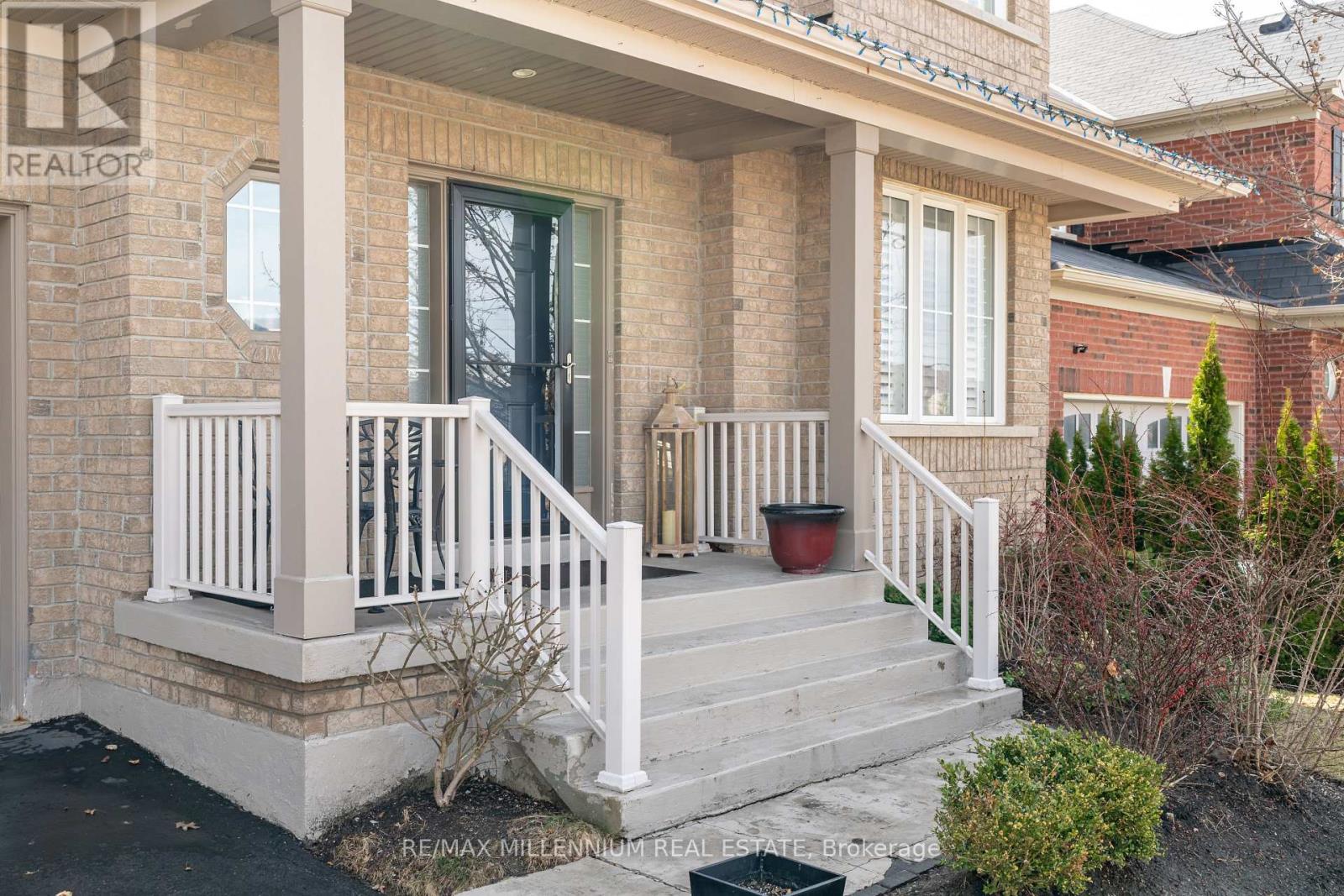 Property at 33 BRITANNIA AVENUE E image 4