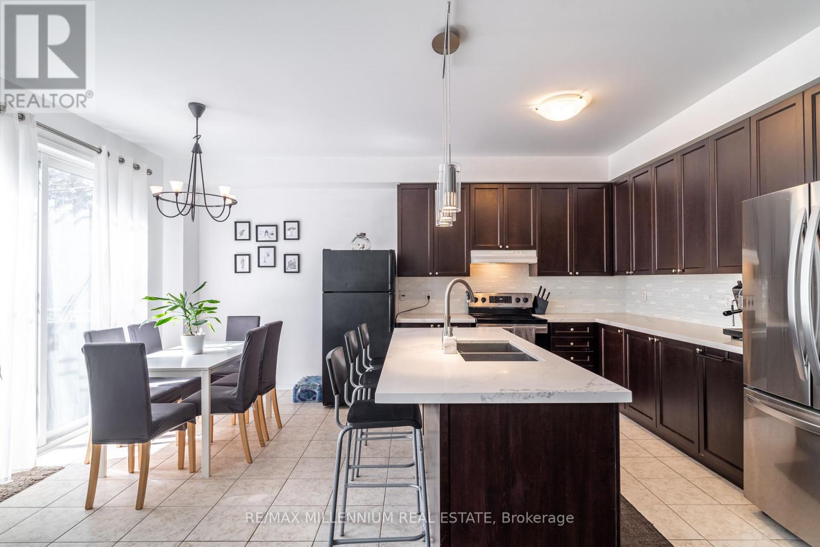 33 Britannia Avenue E, Oshawa, Ontario  L1L 0C1 - Photo 8 - E12065085