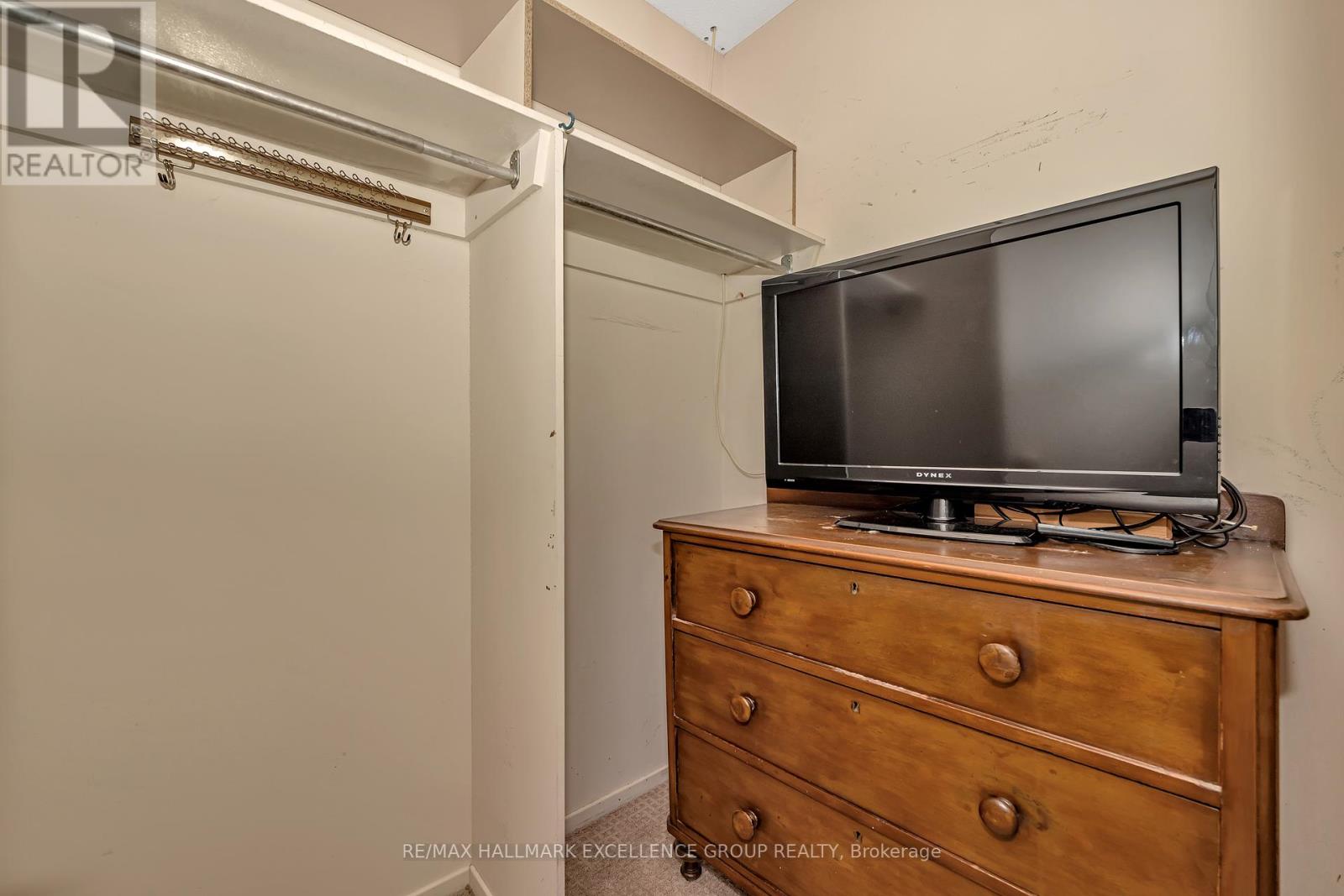 102f Valley Stream Drive, Ottawa, Ontario  K2H 9E1 - Photo 21 - X12131899