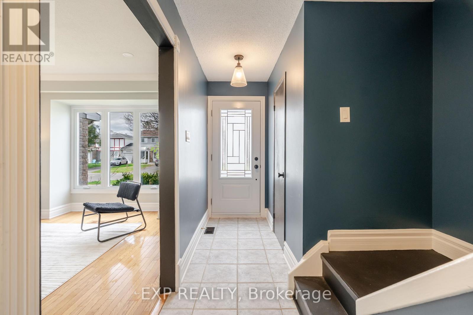 2394 Rondel Street, Ottawa, Ontario  K1B 4M2 - Photo 3 - X12131902