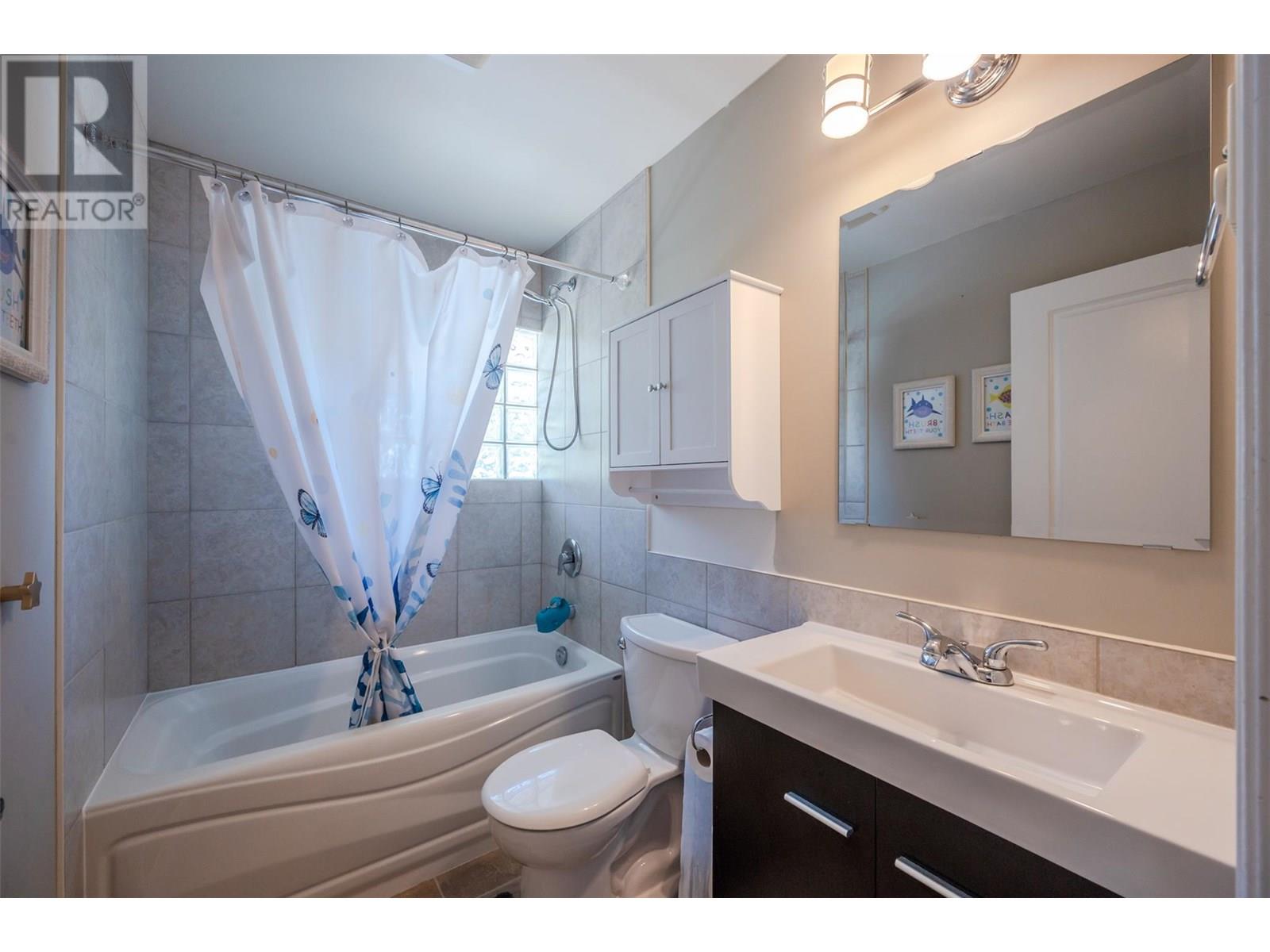 Property at 1107 Park Place image 4