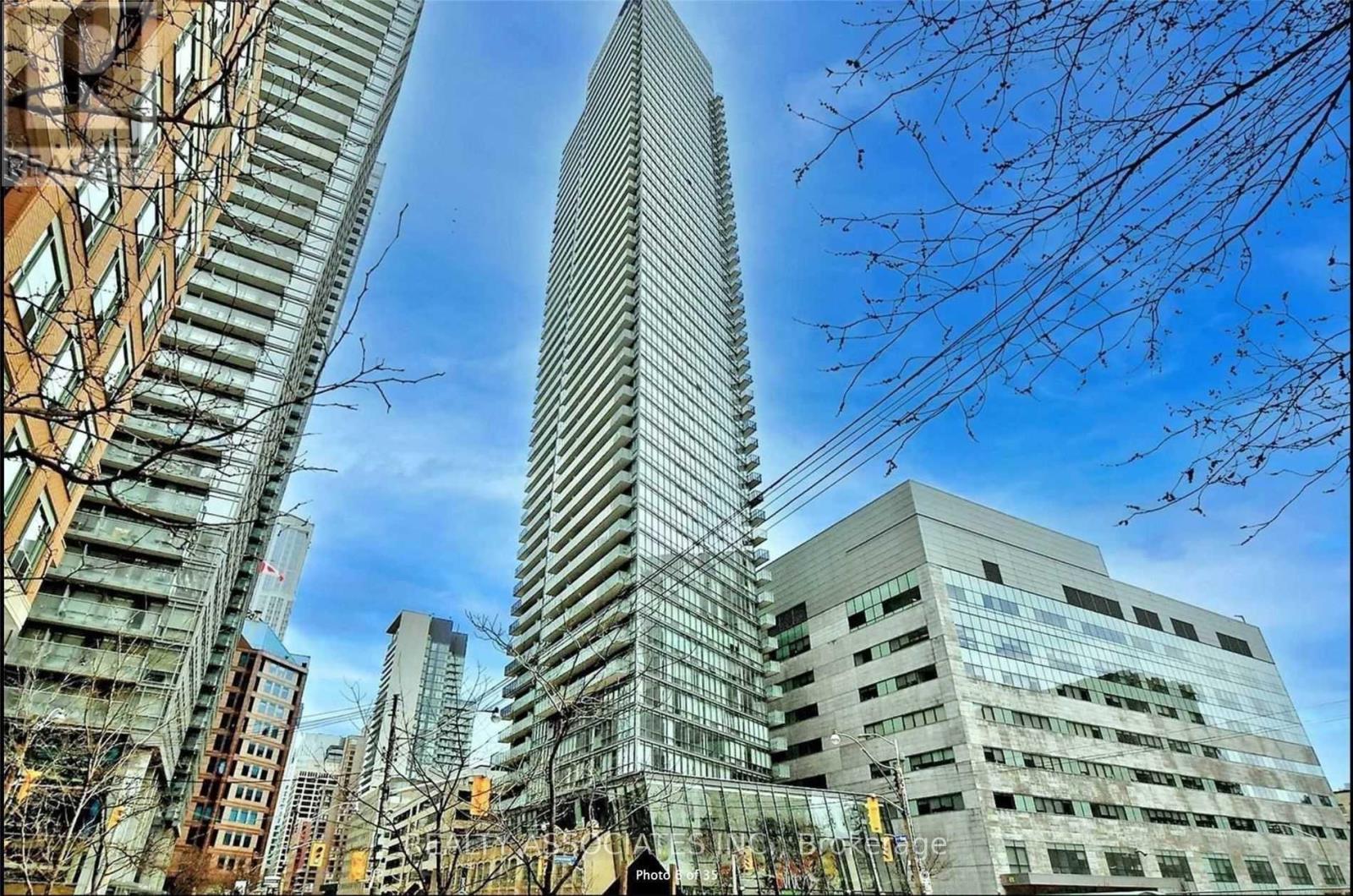 1309 - 832 Bay Street, Toronto, Ontario  M5S 1Z6 - Photo 1 - C12131723