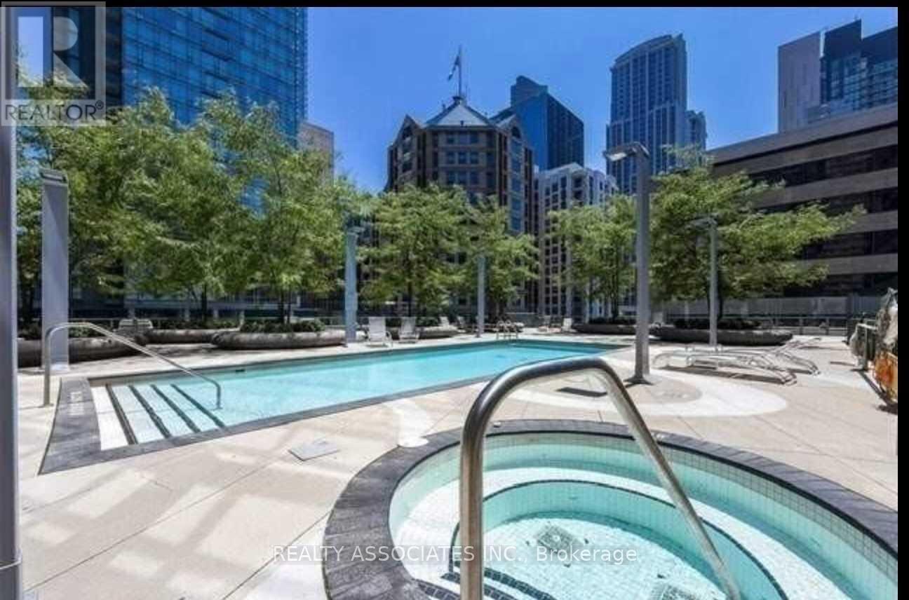 1309 - 832 Bay Street, Toronto, Ontario  M5S 1Z6 - Photo 12 - C12131723