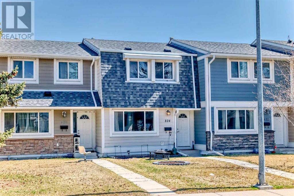 Property at 824 Madeira Drive NE image 1