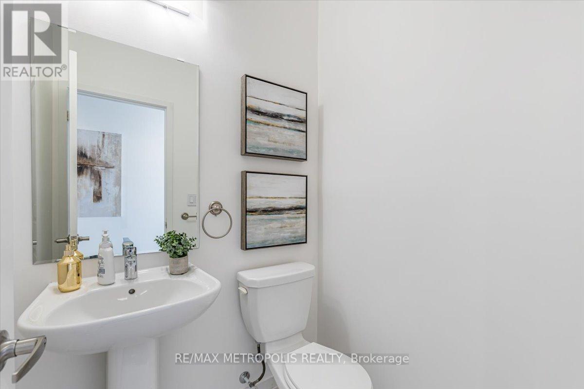 82 Dundonald Trail, Newmarket, Ontario  L3Y 0E3 - Photo 26 - N12131634