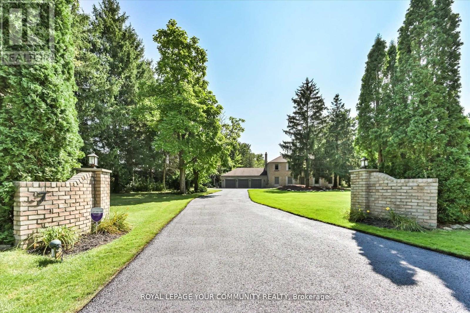 7 SKYVIEW LANE, Aurora, Ontario