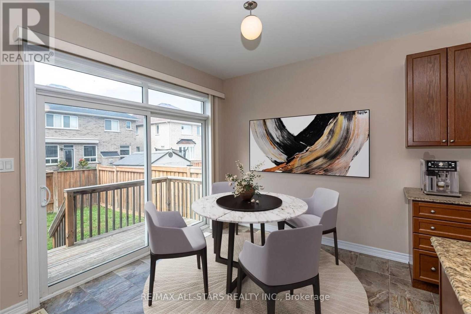 20 Beechener Street, Georgina, Ontario  L0E 1R0 - Photo 11 - N12131686