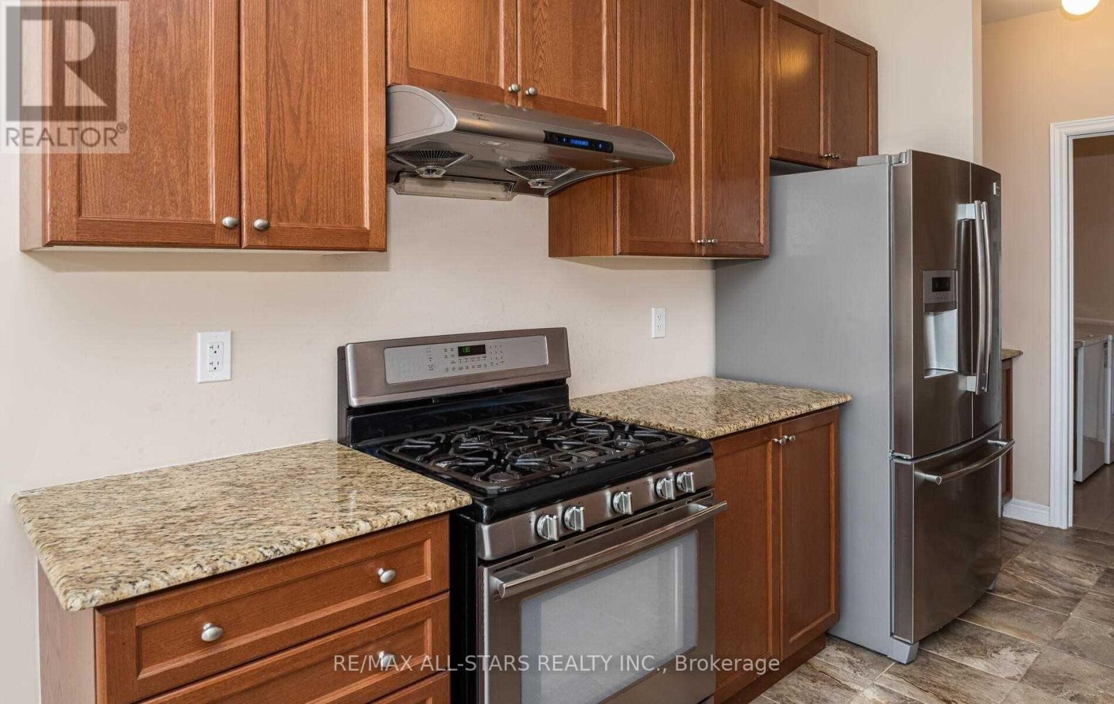20 Beechener Street, Georgina, Ontario  L0E 1R0 - Photo 13 - N12131686