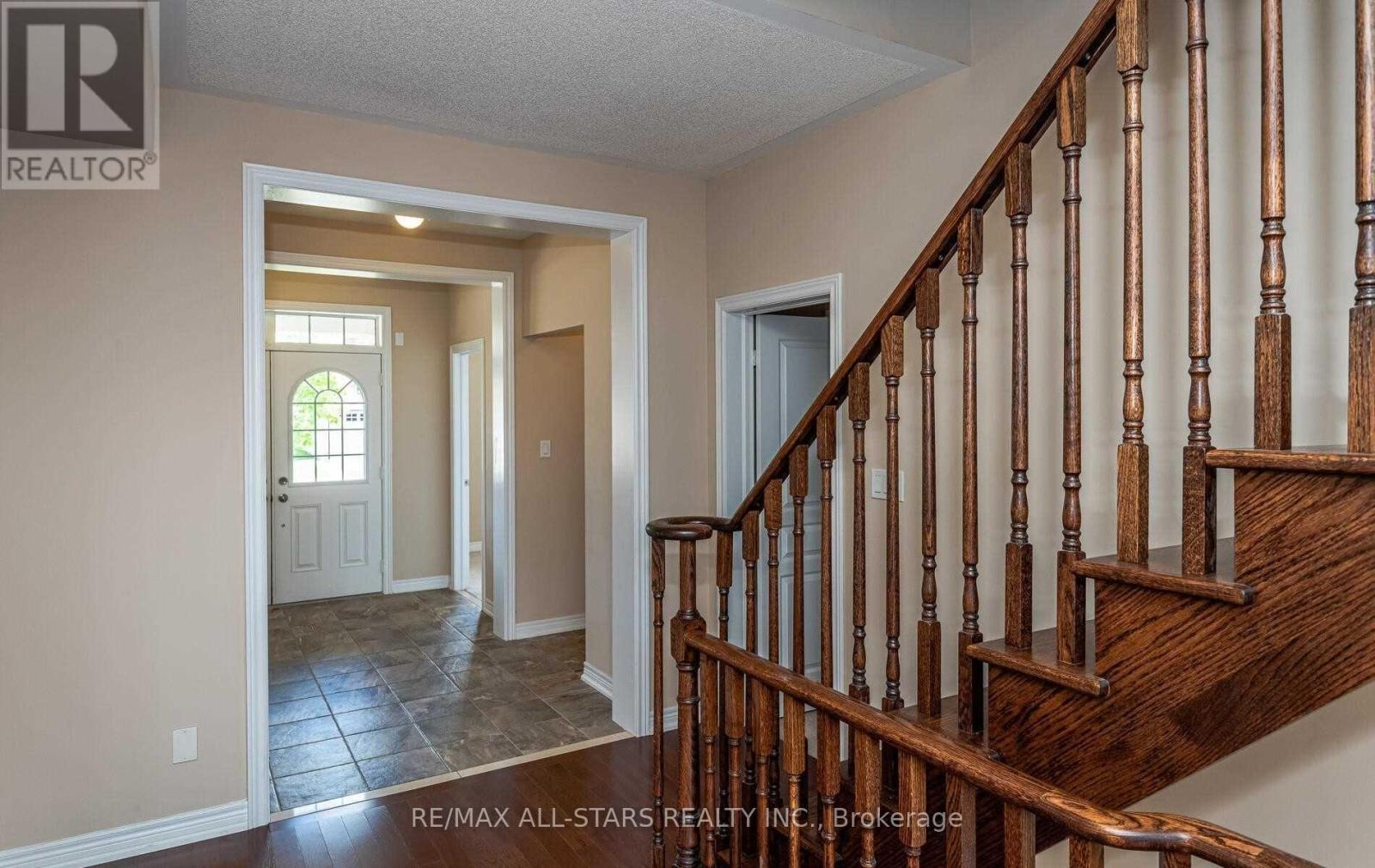 20 Beechener Street, Georgina, Ontario  L0E 1R0 - Photo 6 - N12131686