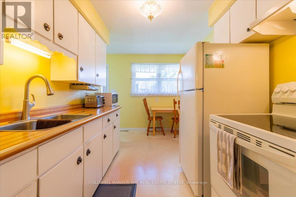 102 Park Avenue, Newmarket, Ontario  L3Y 1T7 - Photo 10 - N12131728