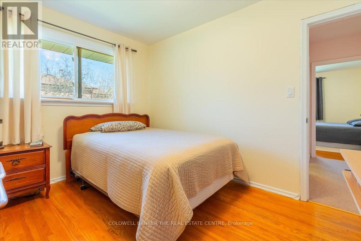 102 Park Avenue, Newmarket, Ontario  L3Y 1T7 - Photo 15 - N12131728