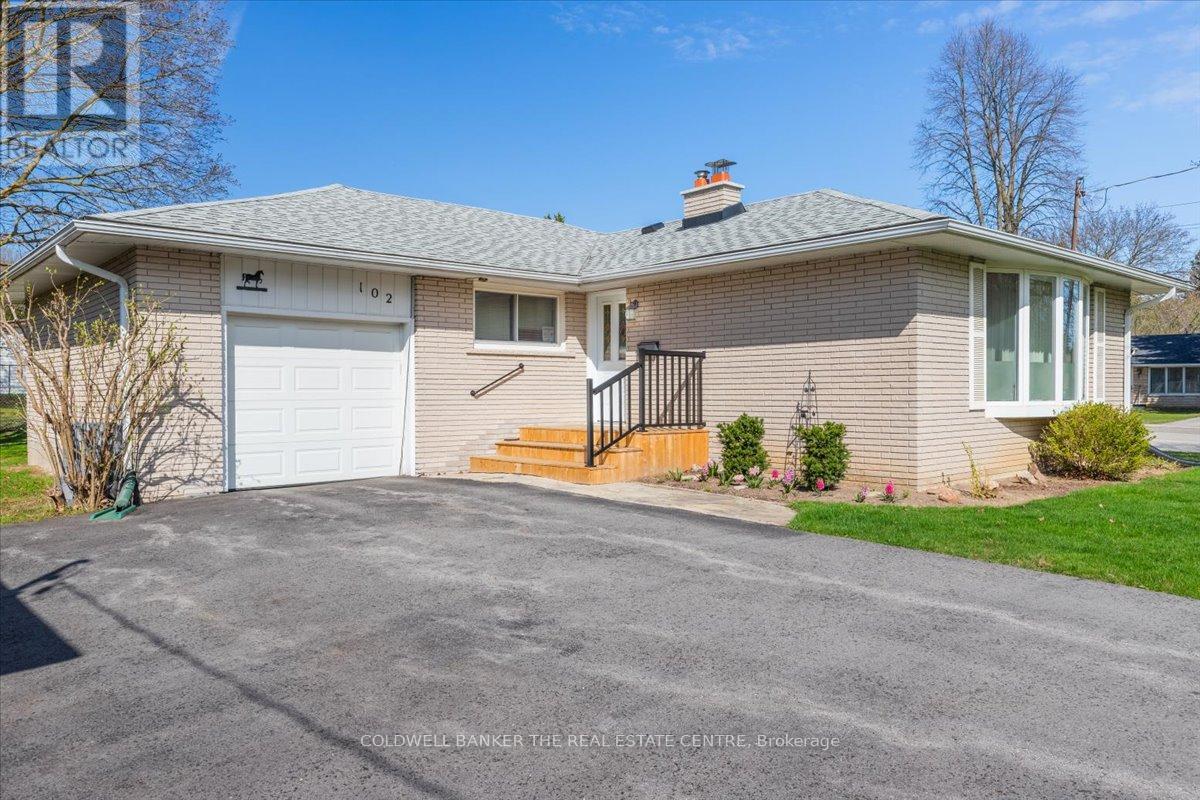 102 Park Avenue, Newmarket, Ontario  L3Y 1T7 - Photo 4 - N12131728