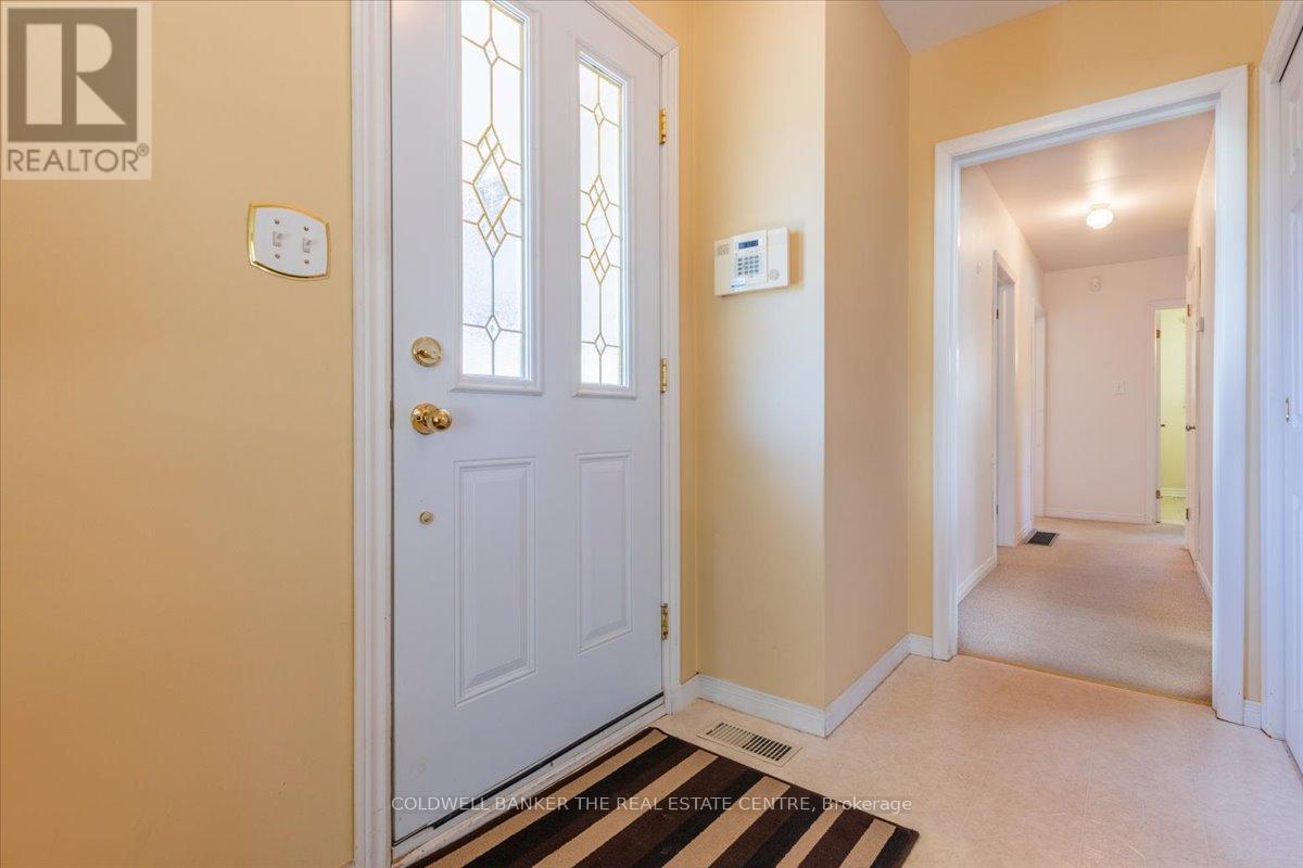 102 Park Avenue, Newmarket, Ontario  L3Y 1T7 - Photo 5 - N12131728