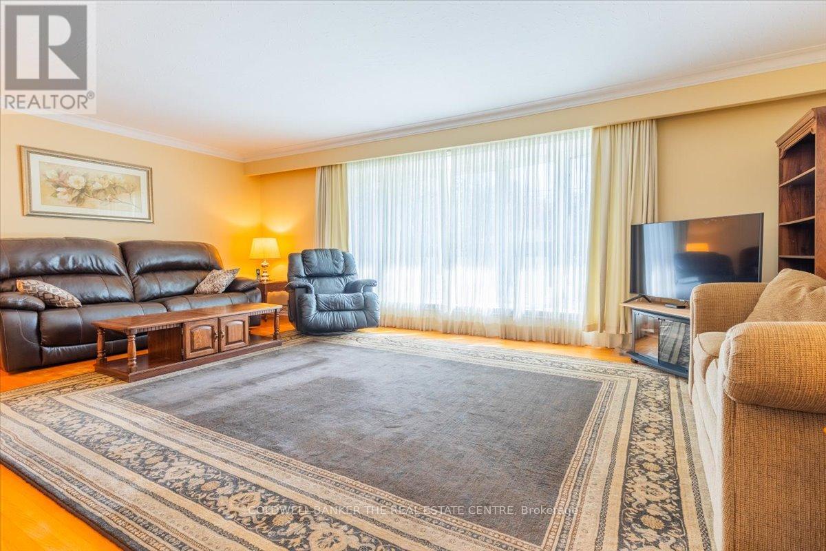 102 Park Avenue, Newmarket, Ontario  L3Y 1T7 - Photo 6 - N12131728
