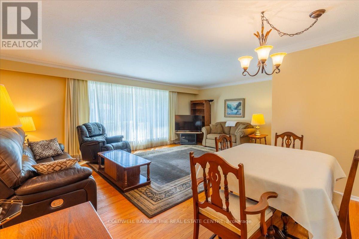 102 Park Avenue, Newmarket, Ontario  L3Y 1T7 - Photo 7 - N12131728