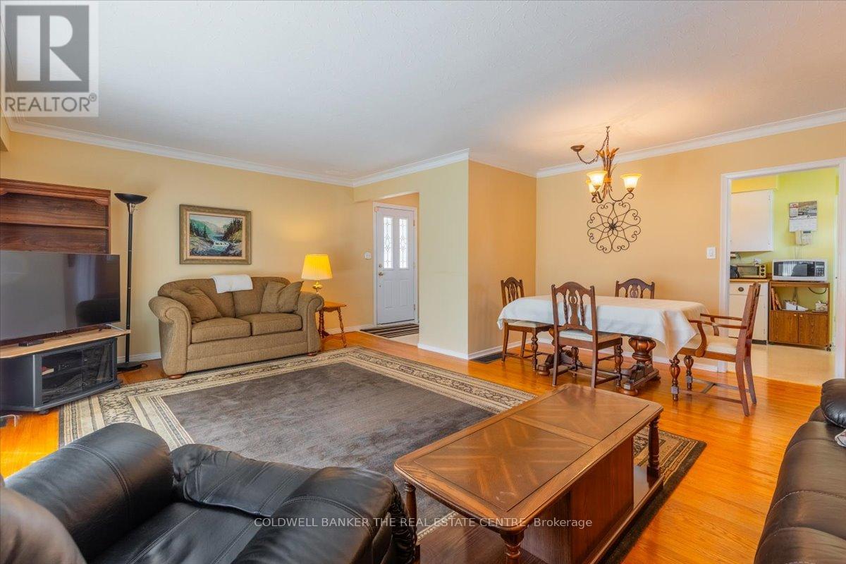 102 Park Avenue, Newmarket, Ontario  L3Y 1T7 - Photo 8 - N12131728