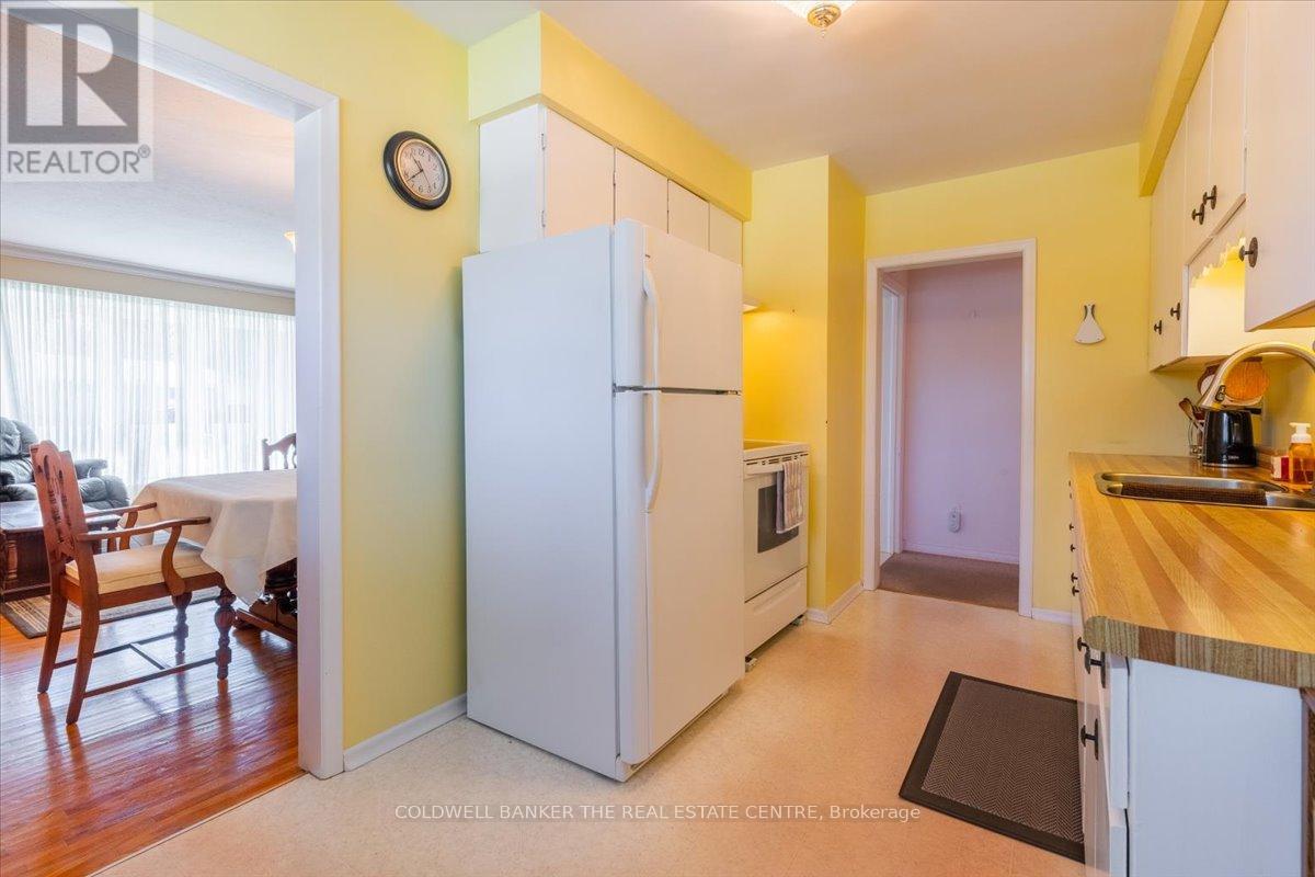 102 Park Avenue, Newmarket, Ontario  L3Y 1T7 - Photo 9 - N12131728