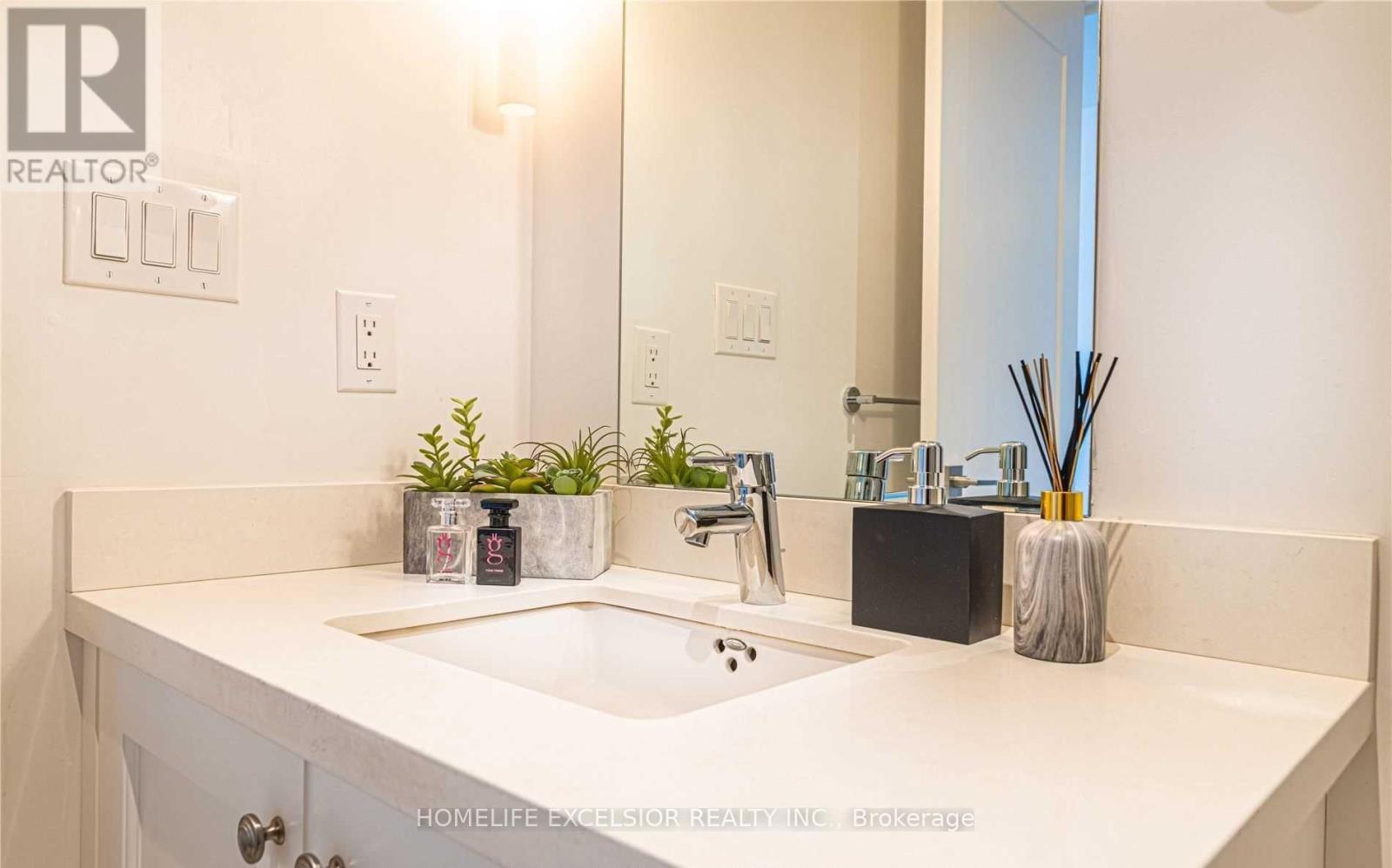 602 - 9 Stollery Pond Crescent, Markham, Ontario  L6C 0Y1 - Photo 10 - N12131800