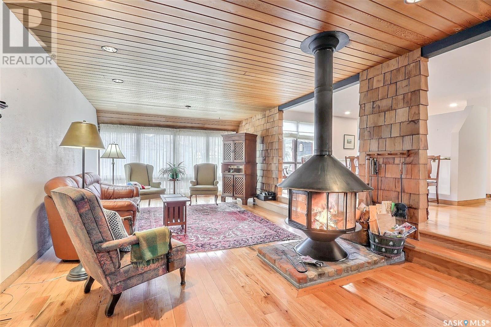 Property at 33 25th STREET E image 2