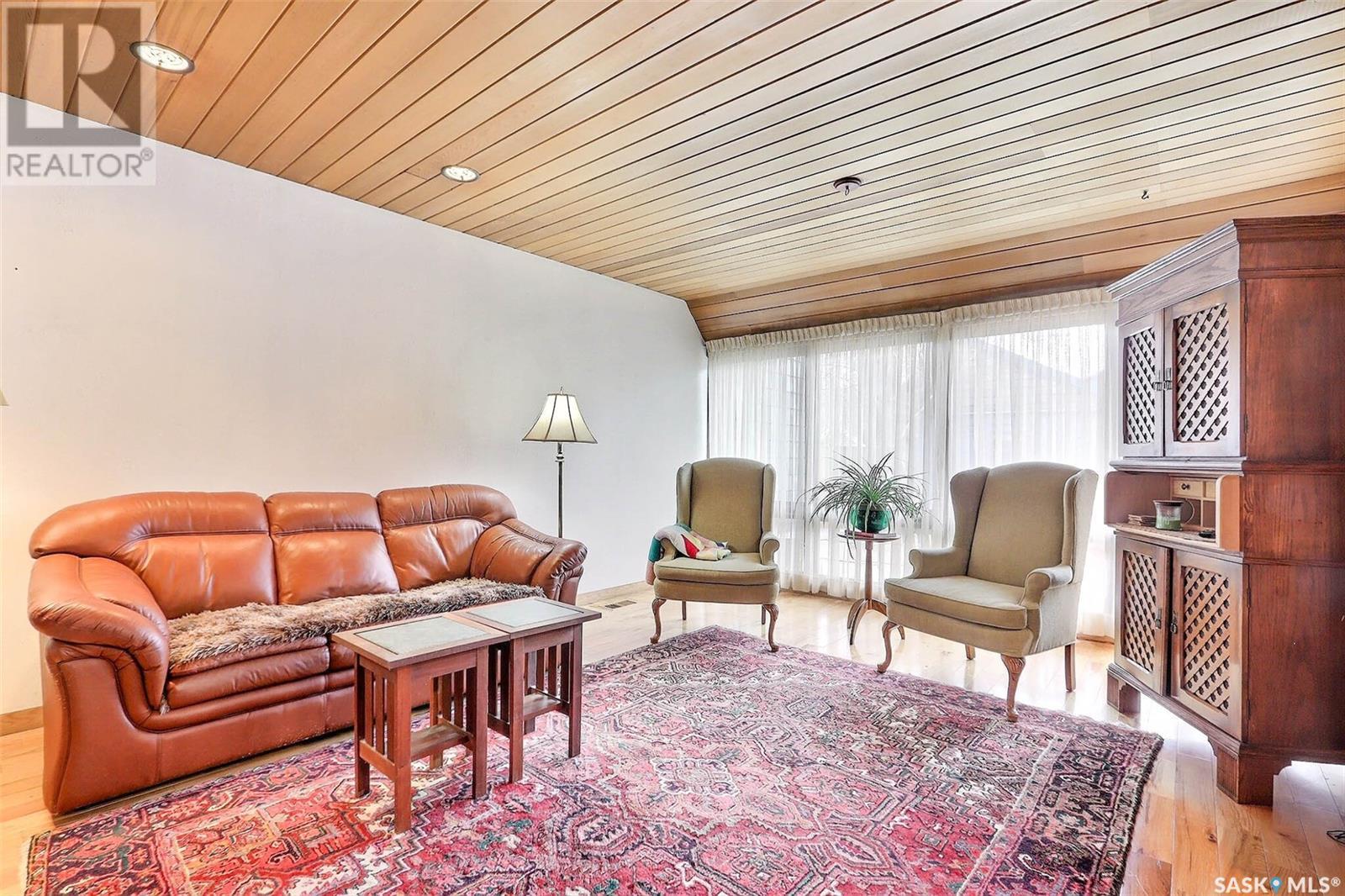 Property at 33 25th STREET E image 3