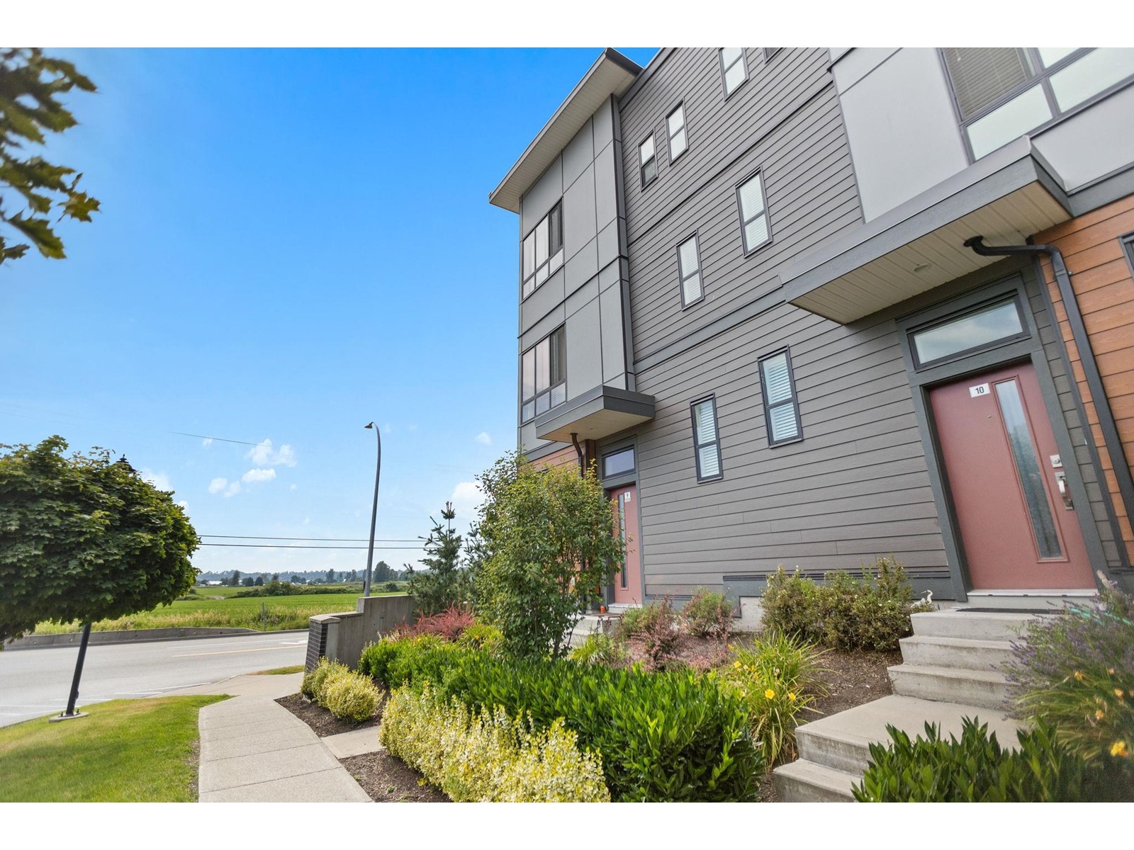 Property at 9 1938 NORTH PARALLEL ROAD image 3