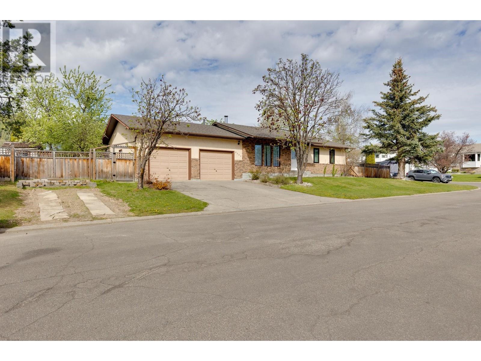 Property at 3765 SHANE CRESCENT image 2