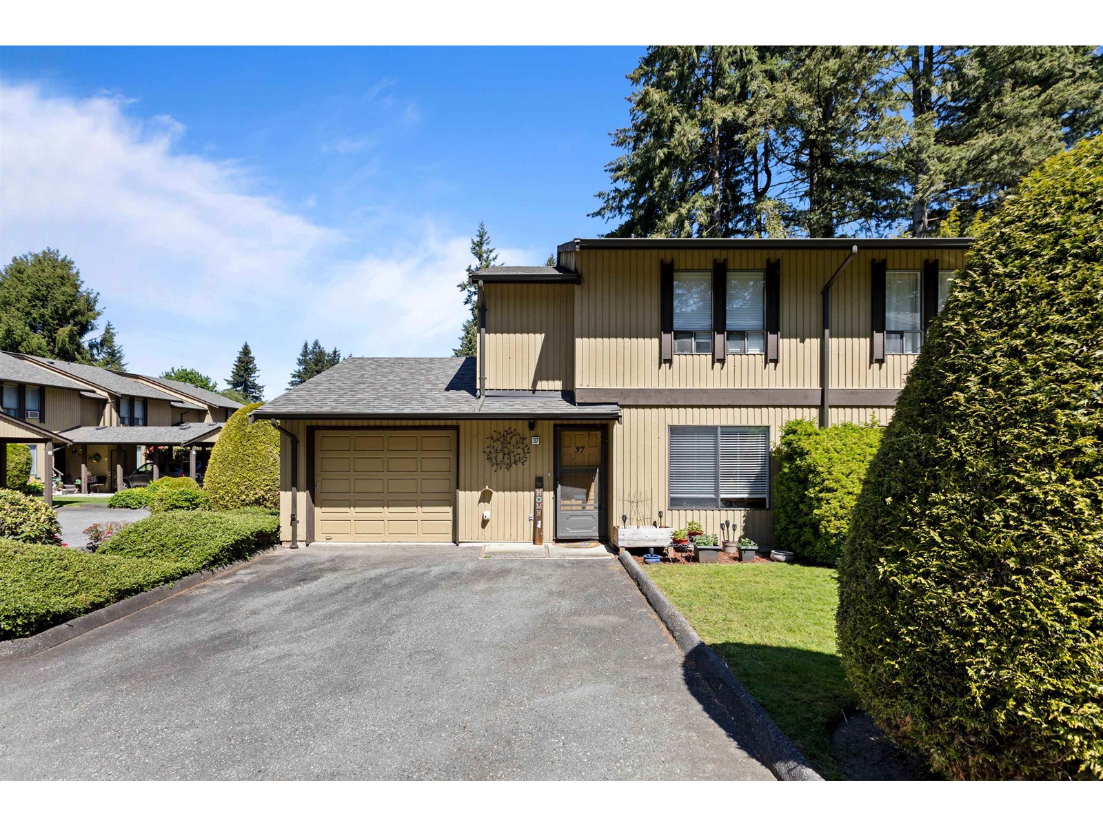 37 2998 Mouat Drive, Abbotsford, British Columbia  V2T 4E6 - Photo 1 - R2998957