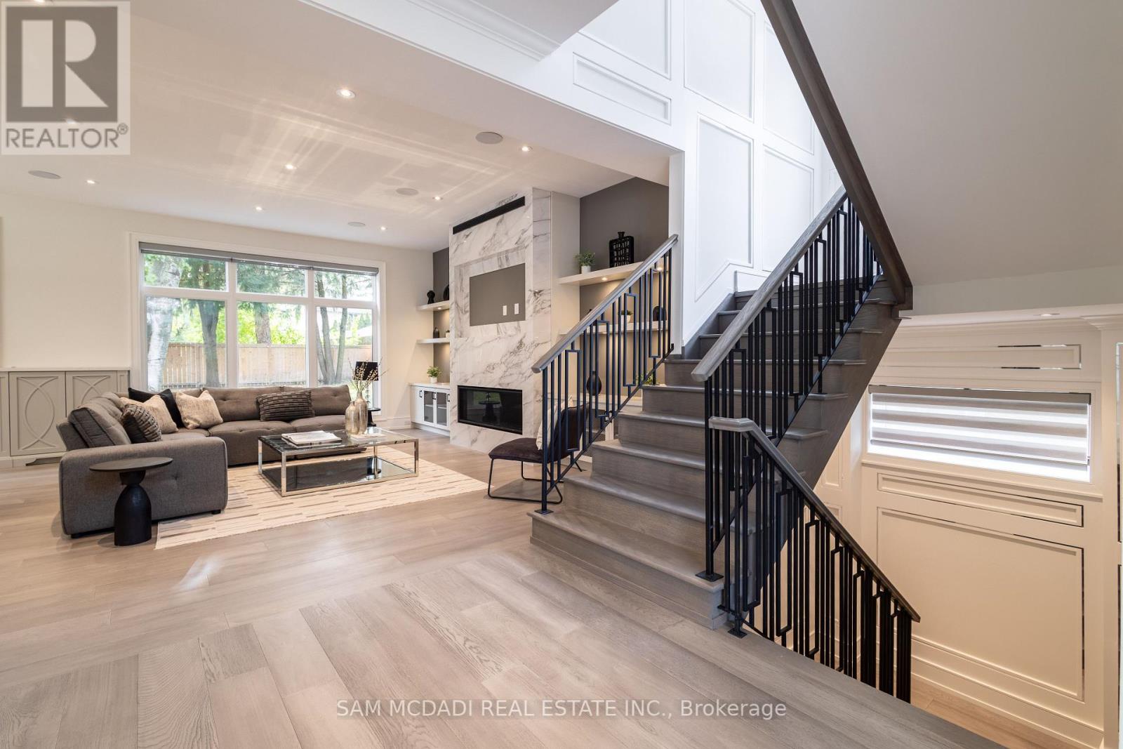 1615 Petrie Way, Mississauga, Ontario  L5J 1G8 - Photo 8 - W12131633