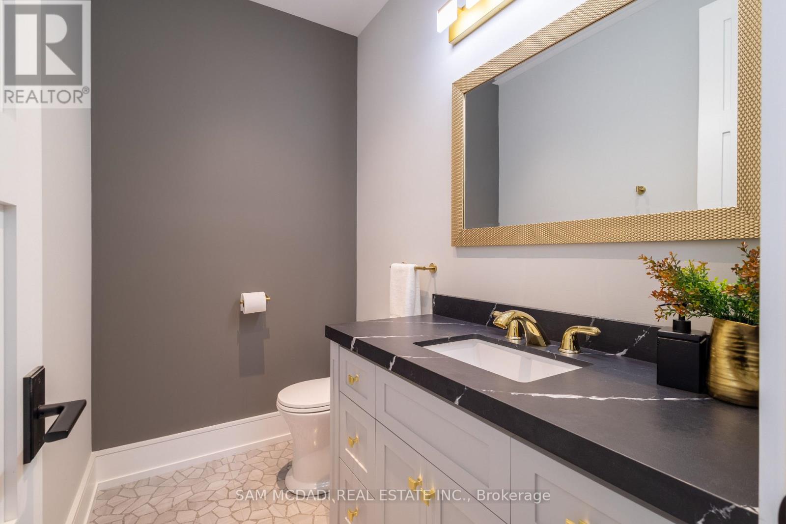 1615 Petrie Way, Mississauga, Ontario  L5J 1G8 - Photo 9 - W12131633