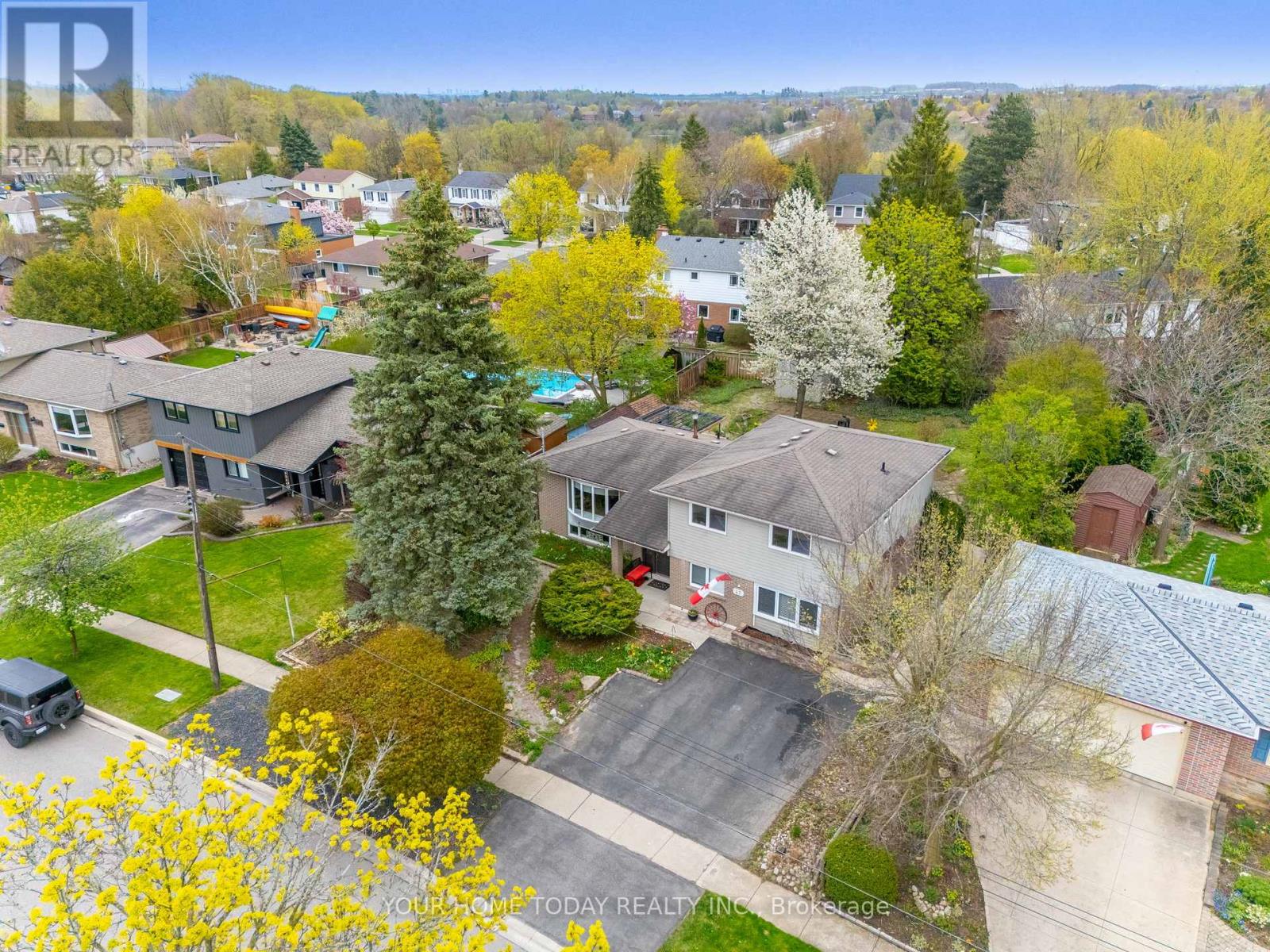 Property at 47 IRWIN CRESCENT image 3
