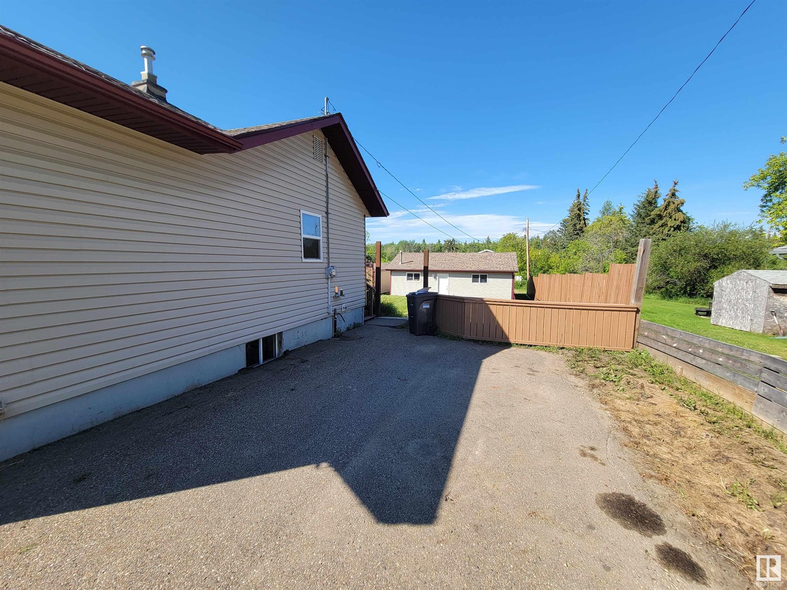 Property at 504 17 AV image 3