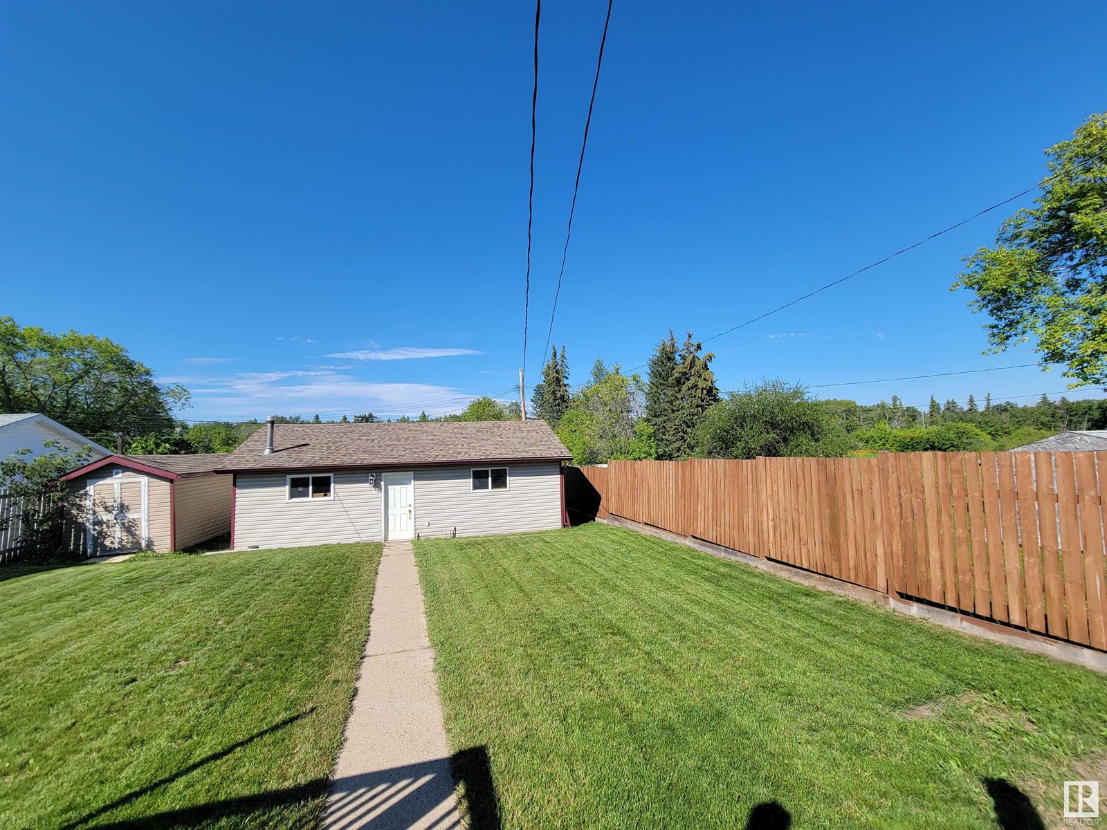 Property at 504 17 AV image 4