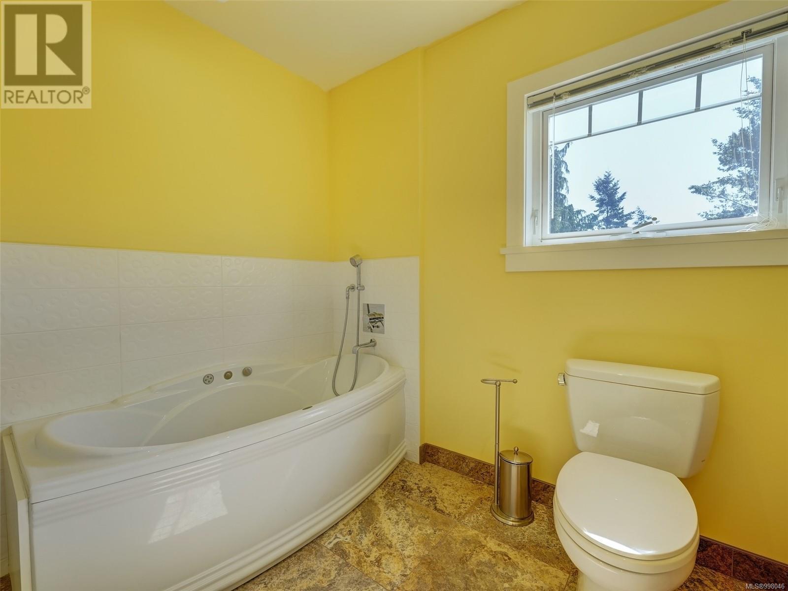 1865 Quamichan St, Victoria, British Columbia  V8S 2B7 - Photo 14 - 998046