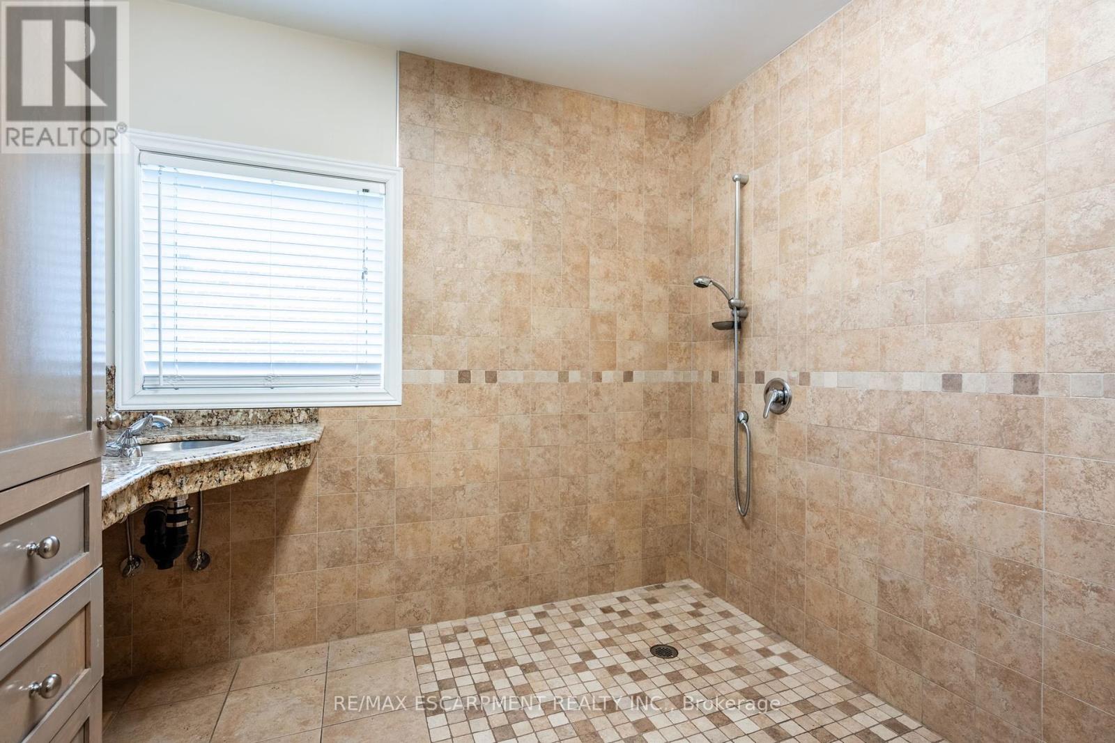 248 Hysert Road, Grimsby, Ontario  L3M 4E7 - Photo 17 - X12131655