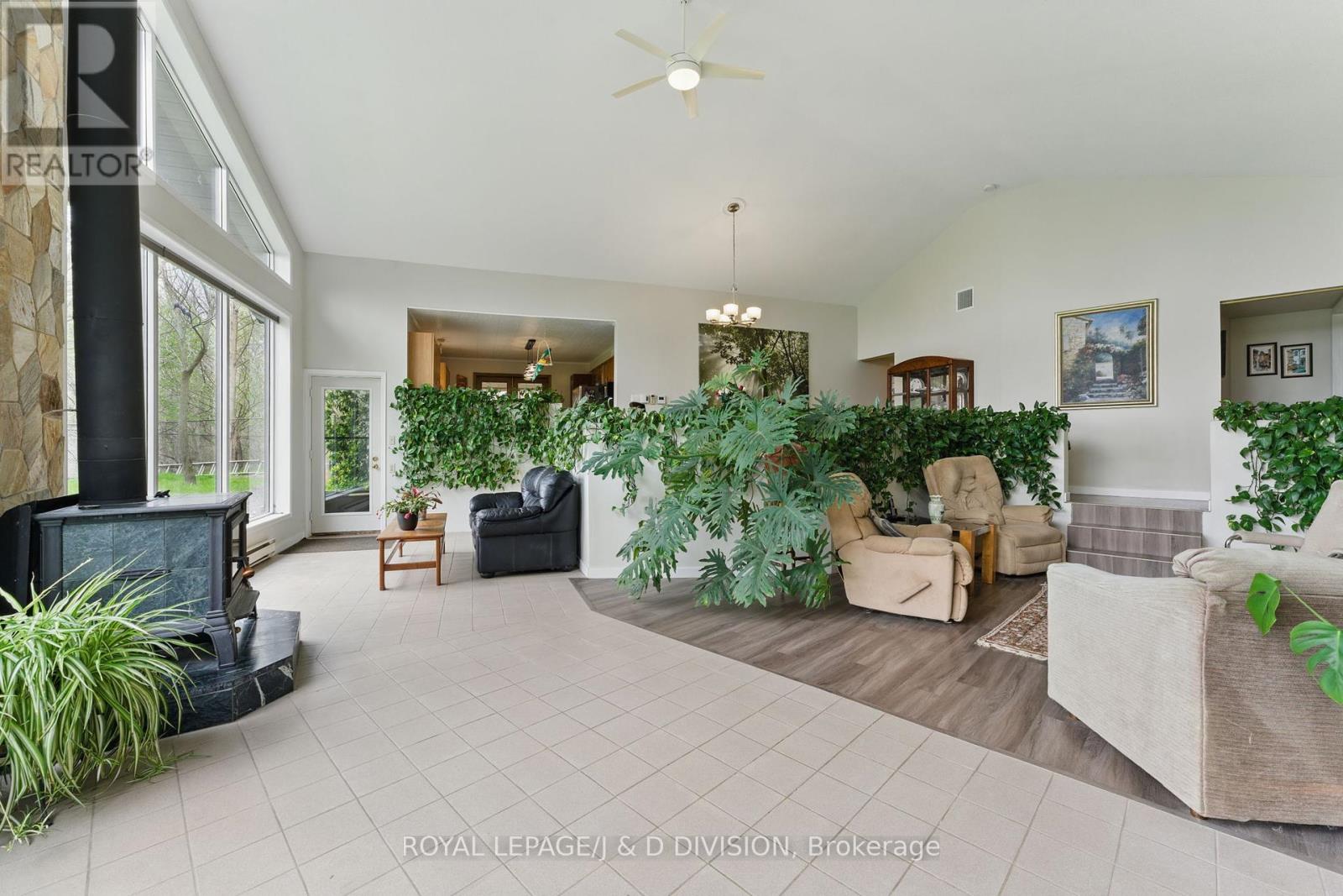 295 Brant Road, Brant, Ontario  N0E 1N0 - Photo 6 - X12131756