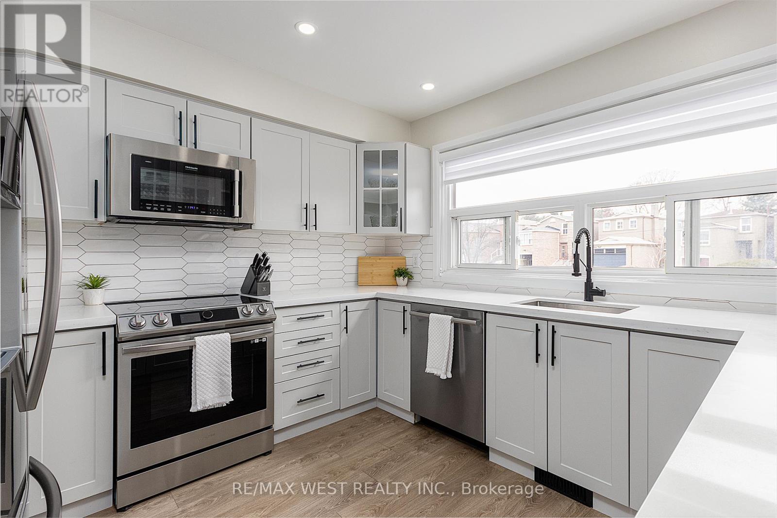 33 - 377 Military Trail, Toronto, Ontario  M1E 4E2 - Photo 1 - E12131828