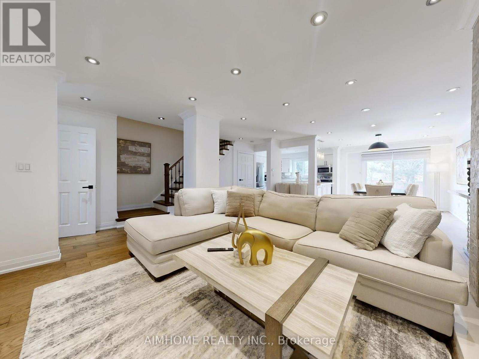Property at 65 WESTHAMPTON DRIVE image 3