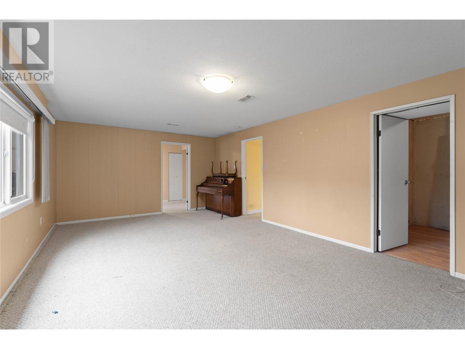 Property at 5091 Lakeshore Road NE image 2