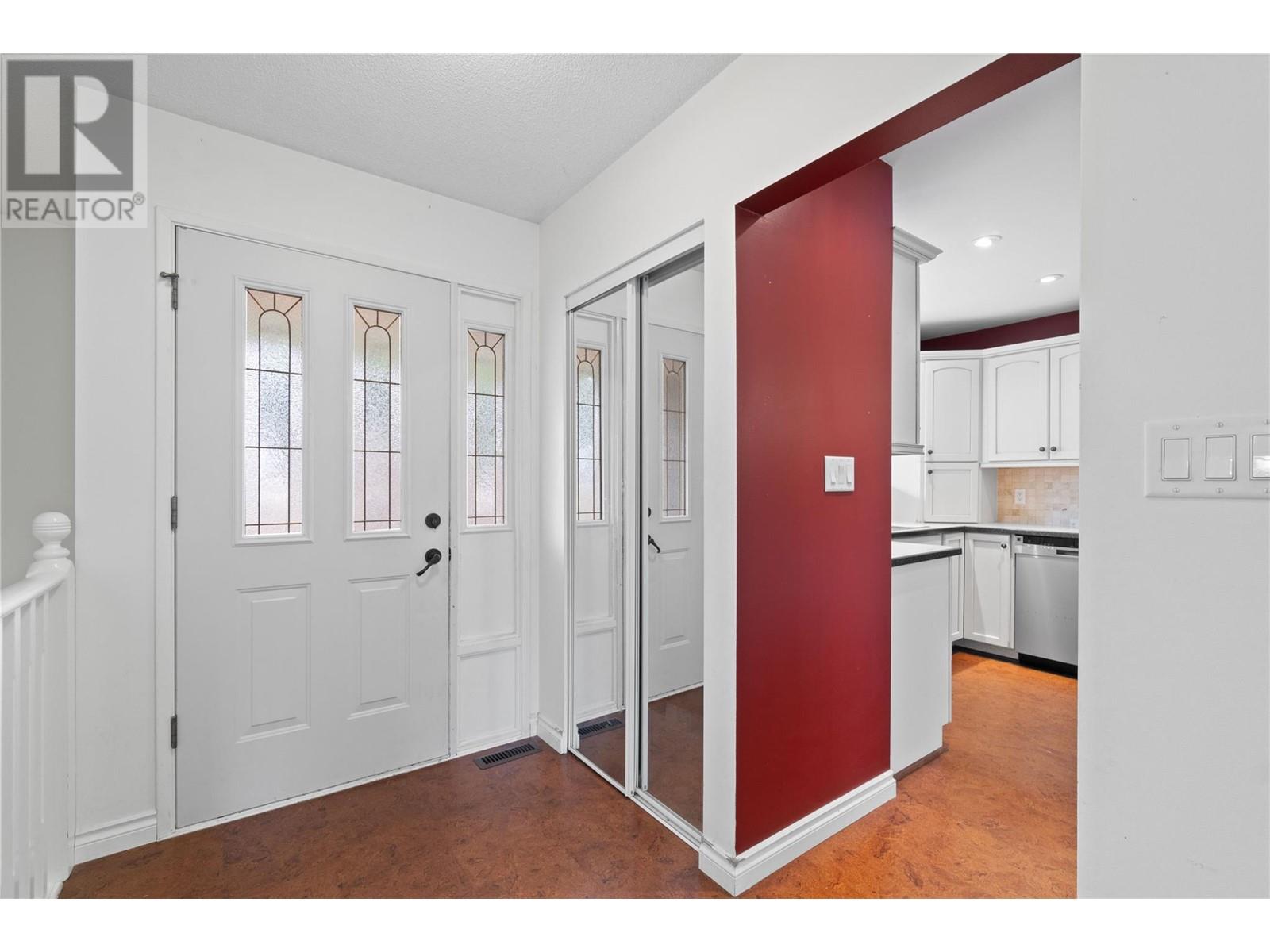 Property at 5091 Lakeshore Road NE image 4