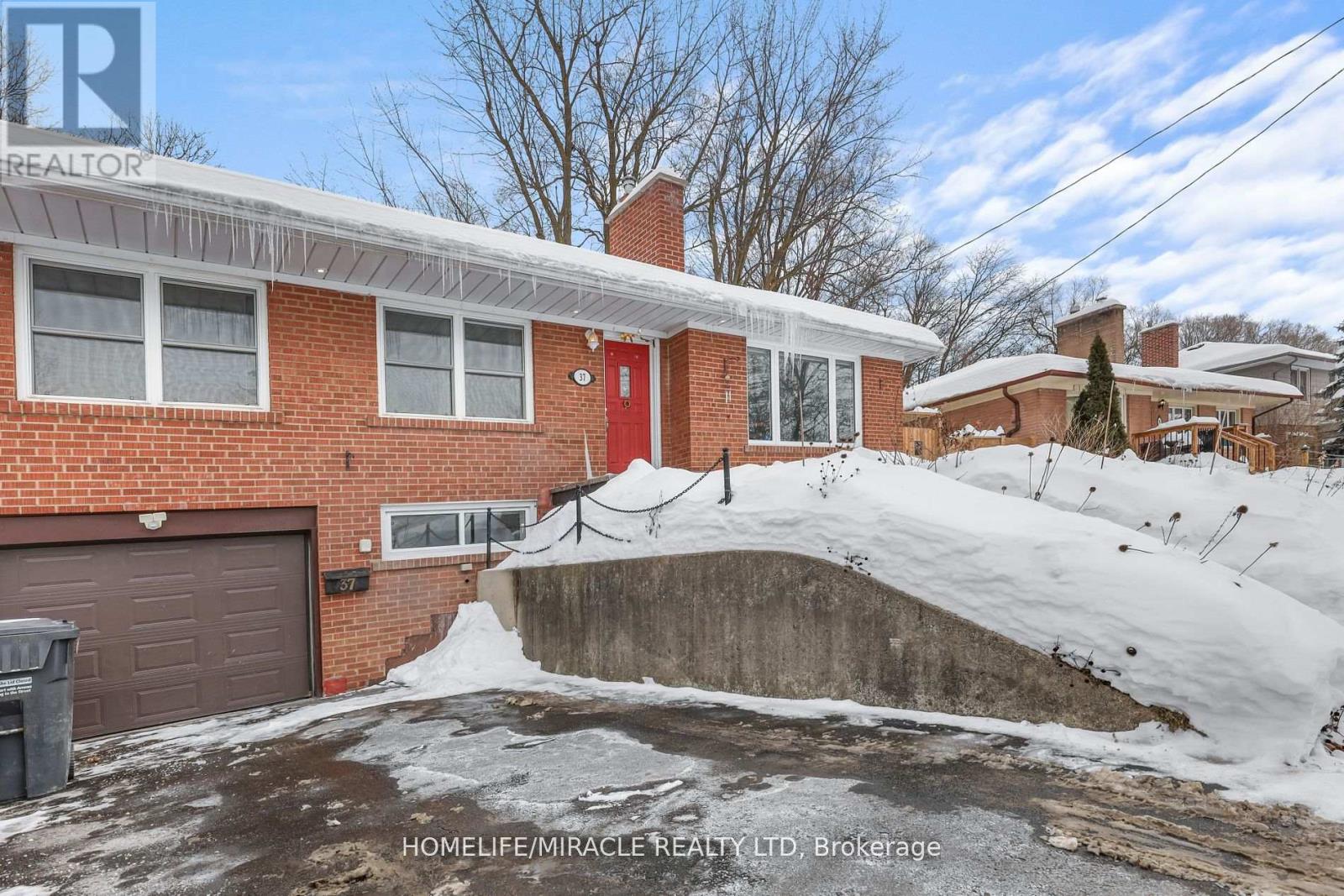 37 Meadowland Drive, Brampton, Ontario  L6W 2R5 - Photo 3 - W12024772