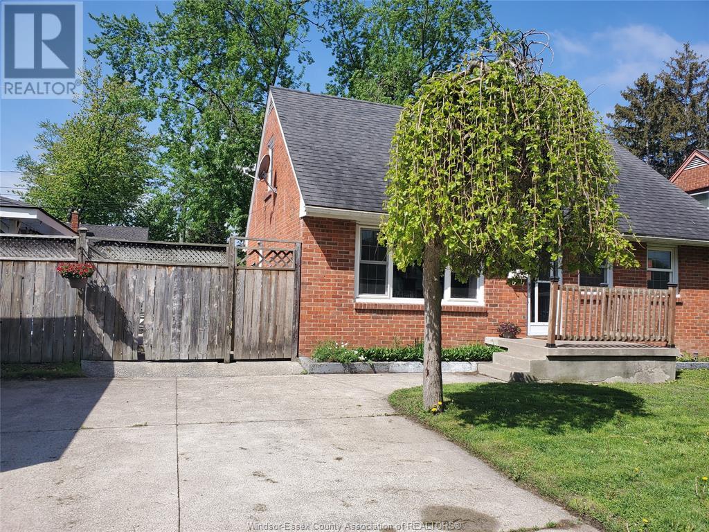MLS# 25011462: 1147 REEDMERE, Windsor, Canada