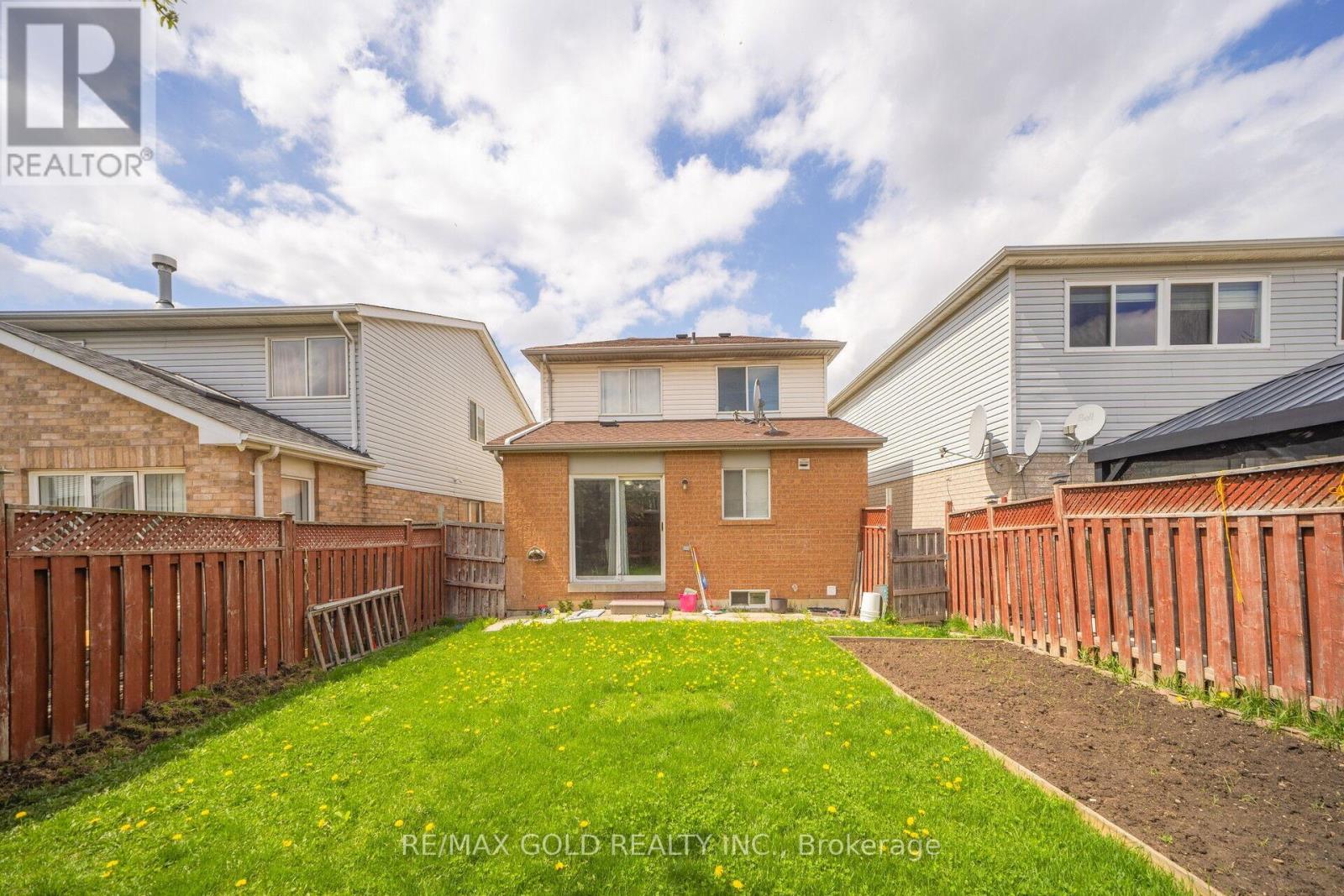 108 Black Forest Drive N, Brampton, Ontario  L6R 2E6 - Photo 37 - W12123050