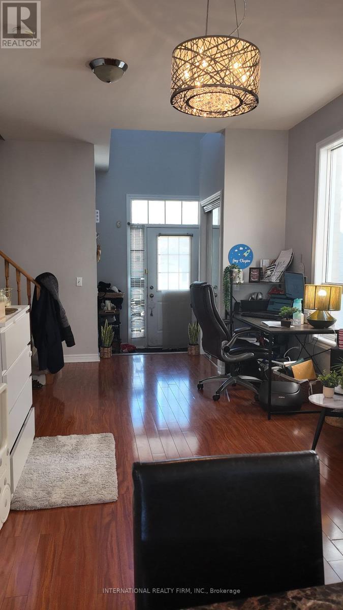 943 Ledbury Crescent, Mississauga, Ontario  L5V 2R3 - Photo 7 - W12114248