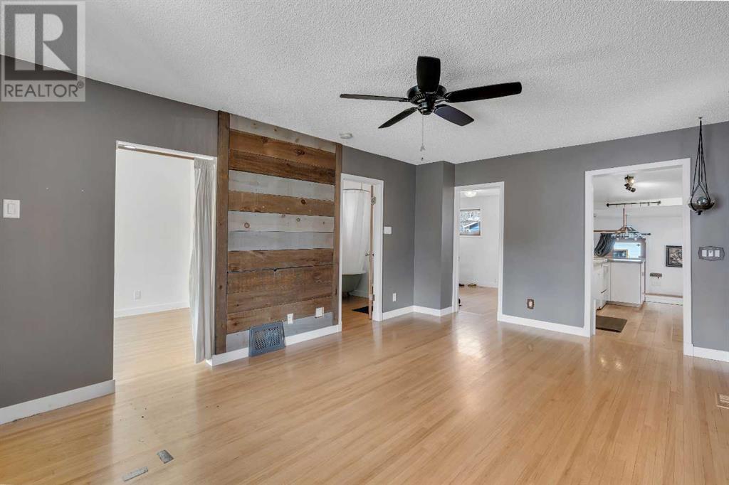 Property at 1416 15 Street SE image 2